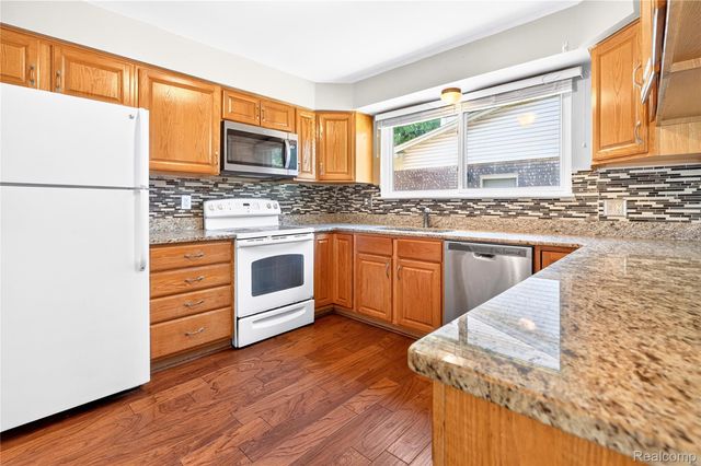 1699 Crestline Drive, Troy, MI 48083
