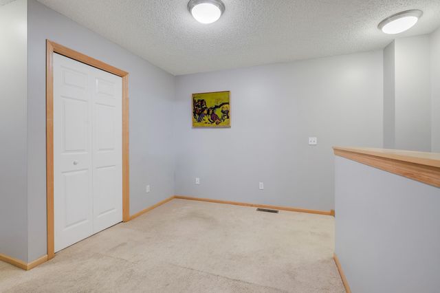 11211 Kinsley Street, Eden Prairie, MN 55344