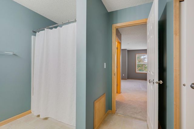 11211 Kinsley Street, Eden Prairie, MN 55344