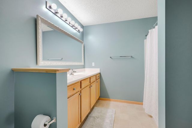 11211 Kinsley Street, Eden Prairie, MN 55344