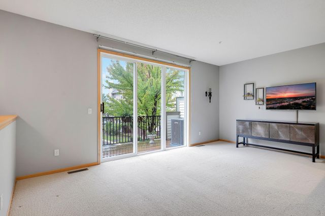 11211 Kinsley Street, Eden Prairie, MN 55344