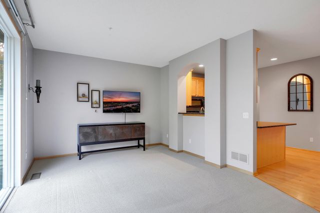 11211 Kinsley Street, Eden Prairie, MN 55344