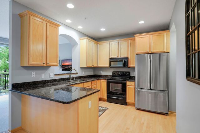 11211 Kinsley Street, Eden Prairie, MN 55344