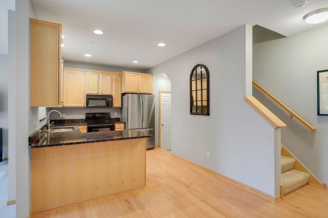 11211 Kinsley Street, Eden Prairie, MN 55344