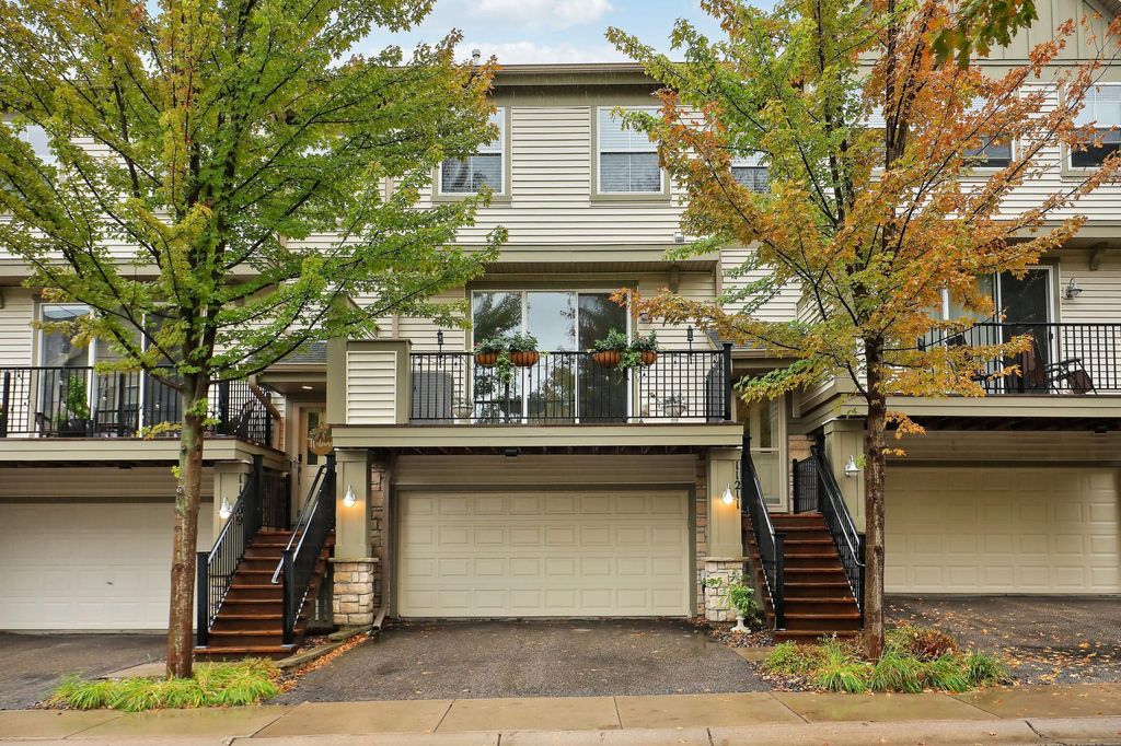 11211 Kinsley Street, Eden Prairie, MN 55344