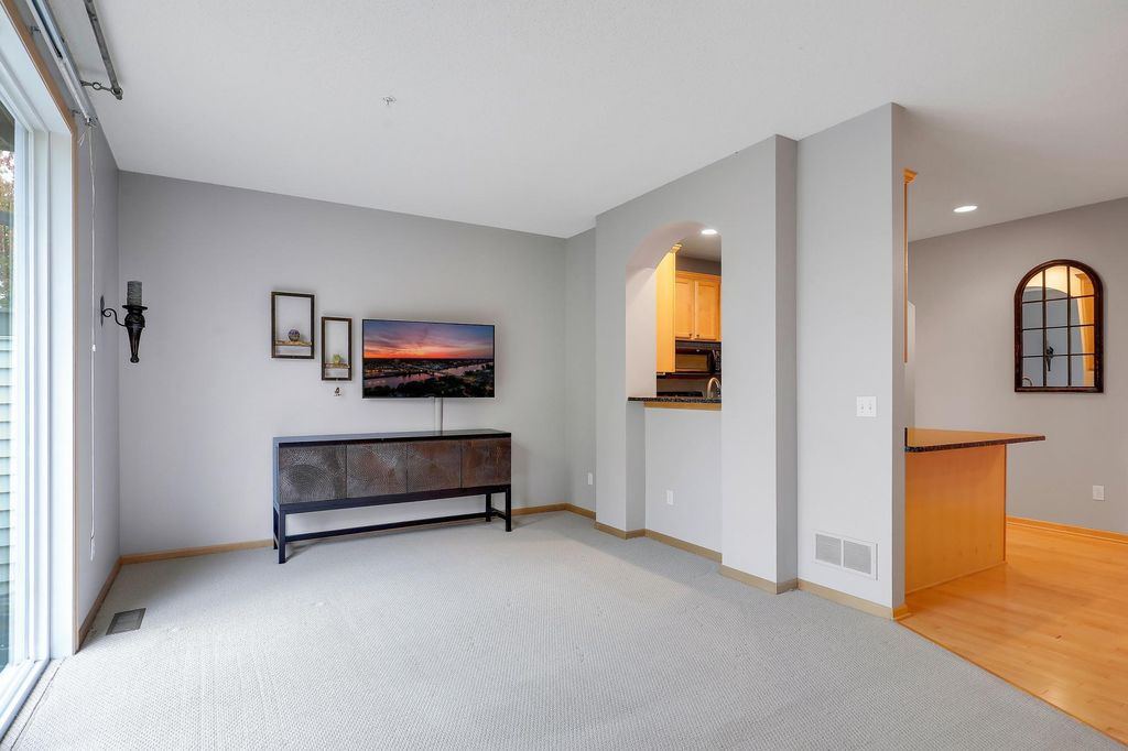11211 Kinsley Street, Eden Prairie, MN 55344 — photo 4