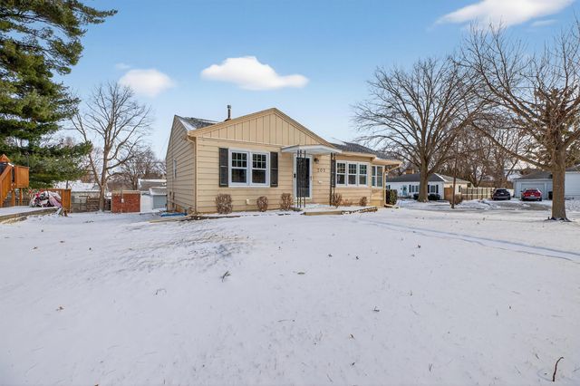 202 Byrnbrae Street, Waterloo, IA 50701