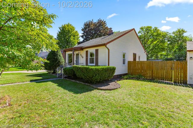 530 Gardner Avenue, Clawson, MI 48017