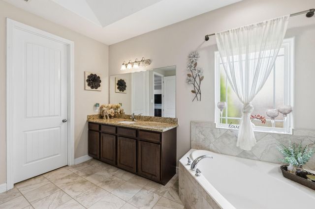 14511 Meadowlands Drive, Mont Belvieu, TX 77523