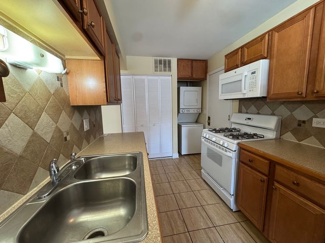 460 N Lake Shore Drive 460, Palatine, IL 60067