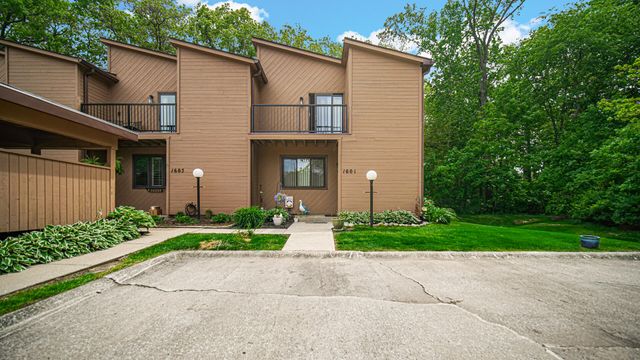 1601 Earthstone Drive 17, Valparaiso, IN 46383