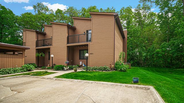 1601 Earthstone Drive 17, Valparaiso, IN 46383