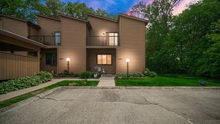 1601 Earthstone Drive 17, Valparaiso, IN 46383