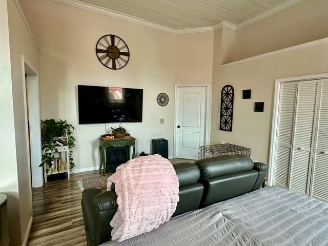 132 W COURT AVE, Selmer, TN 38375