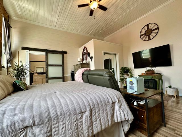 132 W COURT AVE, Selmer, TN 38375