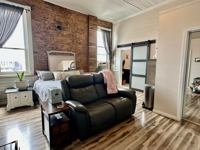 132 W COURT AVE, Selmer, TN 38375