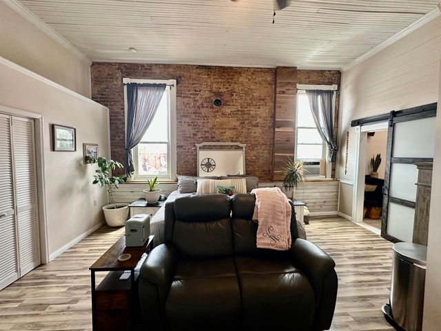 132 W COURT AVE, Selmer, TN 38375