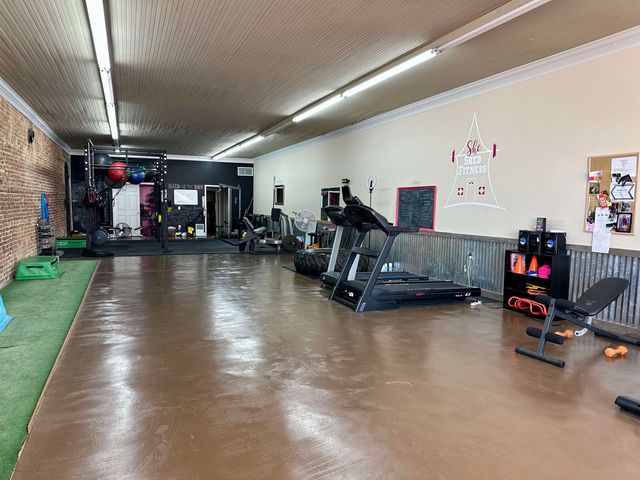 132 W COURT AVE, Selmer, TN 38375