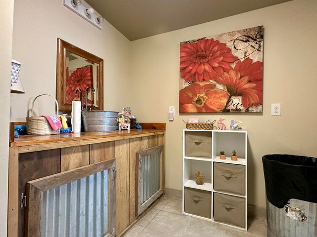 132 W COURT AVE, Selmer, TN 38375
