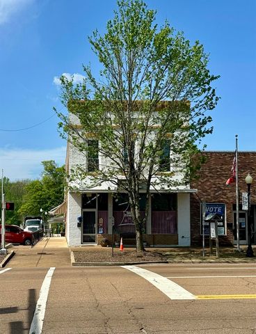 132 W COURT AVE, Selmer, TN 38375