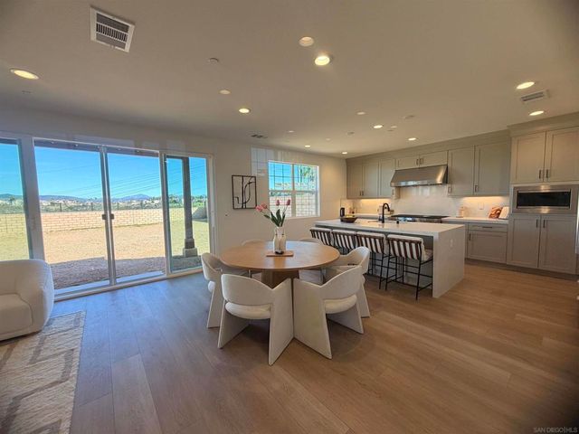 11305 Caminito Rodar, San Diego, CA 92126