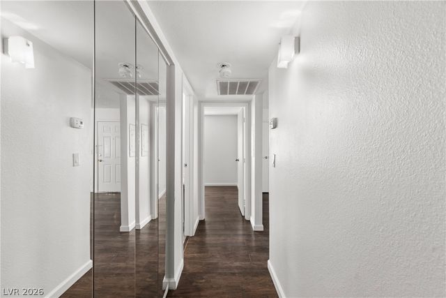 5191 Pioneer Avenue 204, Las Vegas, NV 89146