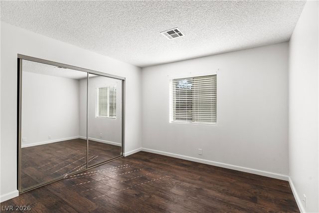 5191 Pioneer Avenue 204, Las Vegas, NV 89146
