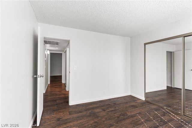 5191 Pioneer Avenue 204, Las Vegas, NV 89146