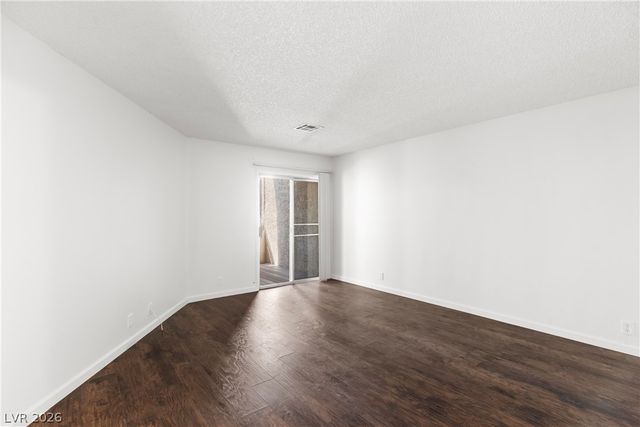 5191 Pioneer Avenue 204, Las Vegas, NV 89146