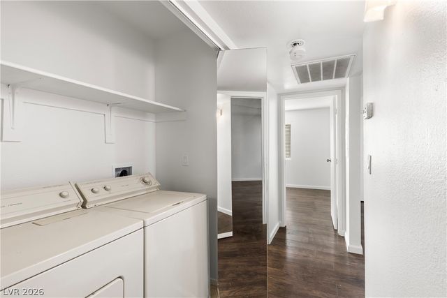 5191 Pioneer Avenue 204, Las Vegas, NV 89146