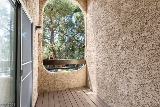 5191 Pioneer Avenue 204, Las Vegas, NV 89146