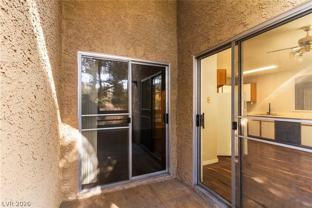 5191 Pioneer Avenue 204, Las Vegas, NV 89146