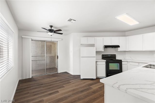 5191 Pioneer Avenue 204, Las Vegas, NV 89146