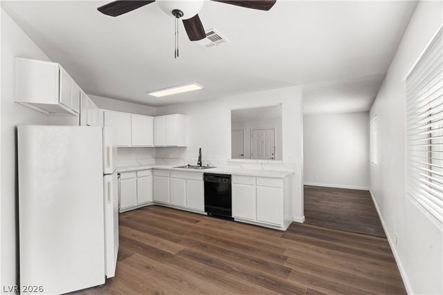 5191 Pioneer Avenue 204, Las Vegas, NV 89146