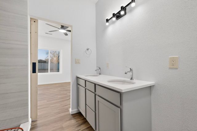 1022 Camino Del Bosque, Bernalillo, NM 87004