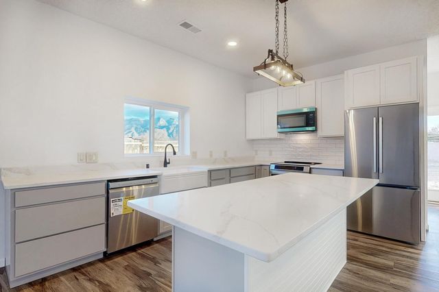 1022 Camino Del Bosque, Bernalillo, NM 87004