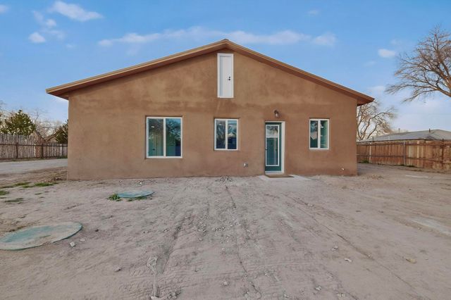 1022 Camino Del Bosque, Bernalillo, NM 87004