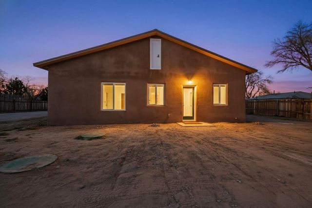 1022 Camino Del Bosque, Bernalillo, NM 87004