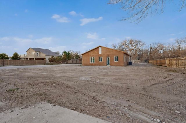 1022 Camino Del Bosque, Bernalillo, NM 87004