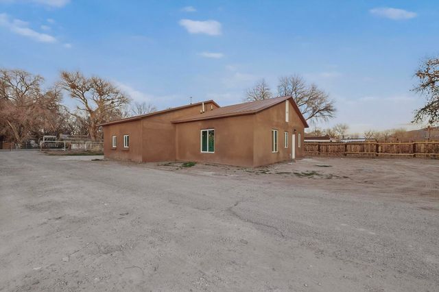 1022 Camino Del Bosque, Bernalillo, NM 87004