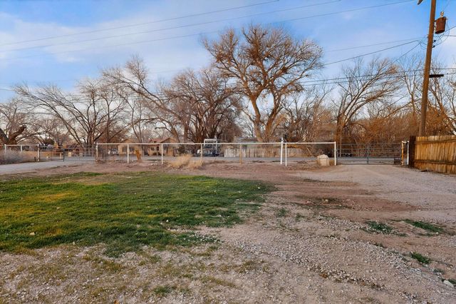 1022 Camino Del Bosque, Bernalillo, NM 87004