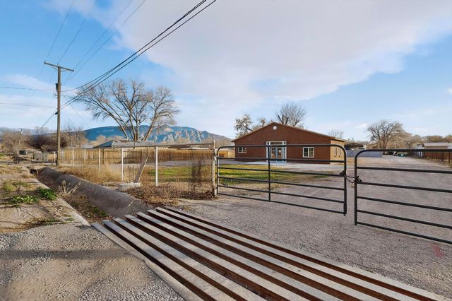 1022 Camino Del Bosque, Bernalillo, NM 87004