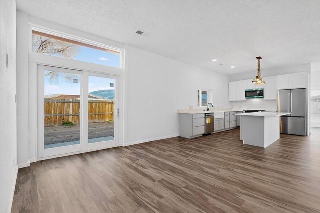 1022 Camino Del Bosque, Bernalillo, NM 87004