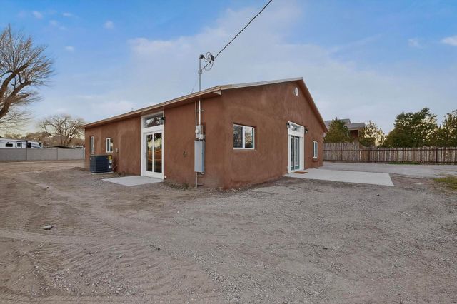 1022 Camino Del Bosque, Bernalillo, NM 87004