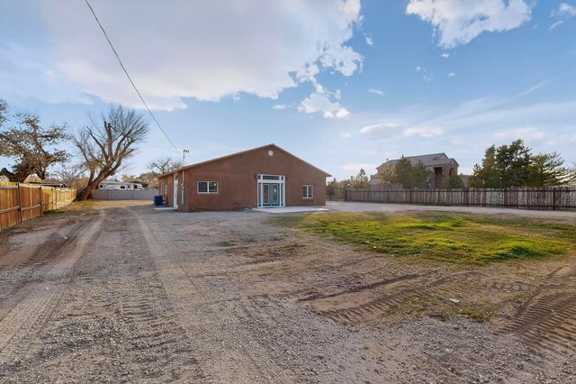 1022 Camino Del Bosque, Bernalillo, NM 87004