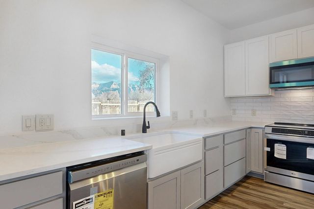 1022 Camino Del Bosque, Bernalillo, NM 87004