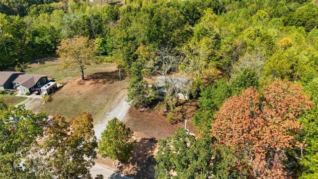 833 Grays Chapel Rd, Southside, TN 37171