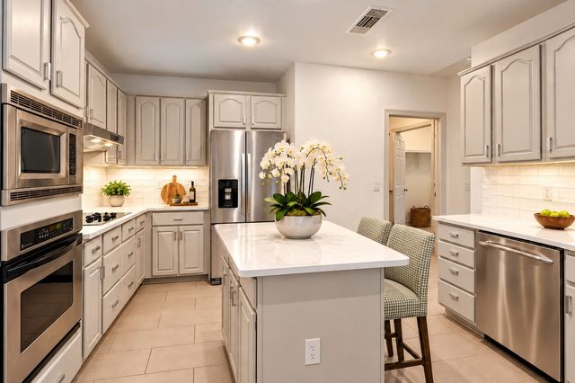 4201 Lomo Alto Drive 111, Highland Park, TX 75219