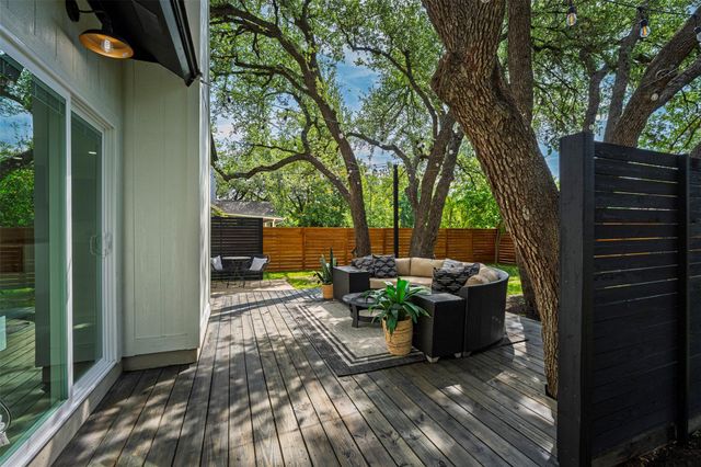 9111 Hazelhurst DR, Austin, TX 78729