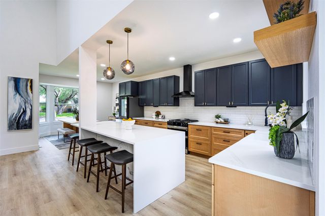 9111 Hazelhurst DR, Austin, TX 78729